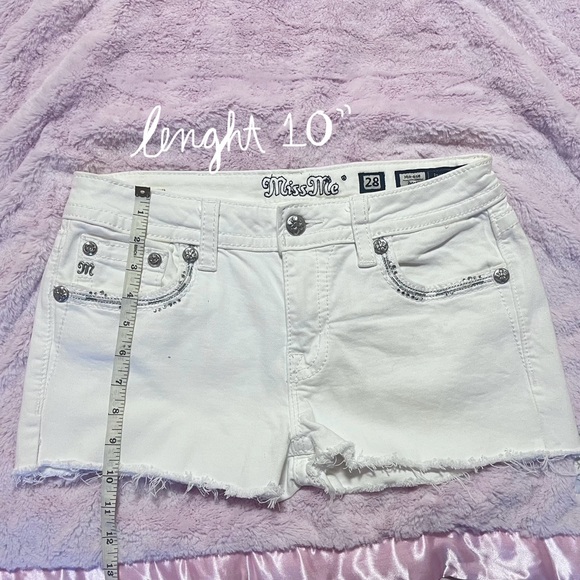 Miss me White Lowrise MiniShort W bedazzling - Picture 5 of 6